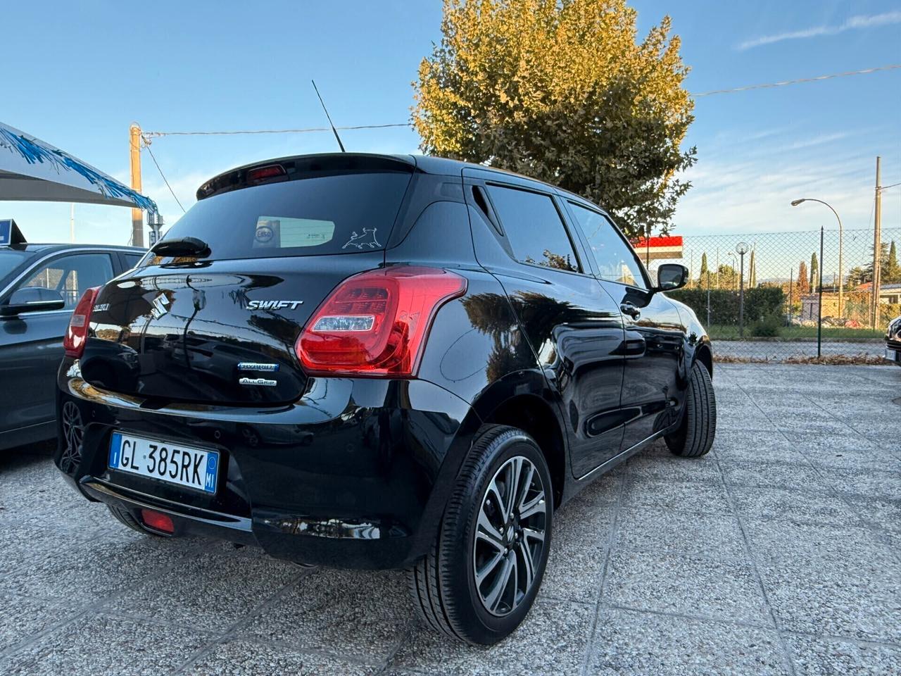 "UNA CHICCA" Suzuki Swift 1.2 Hybrid 4x4 AllGrip Top