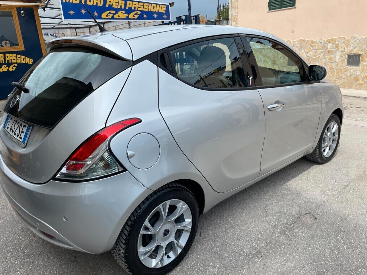Lancia Ypsilon 1.2 69 CV 5 porte Gold