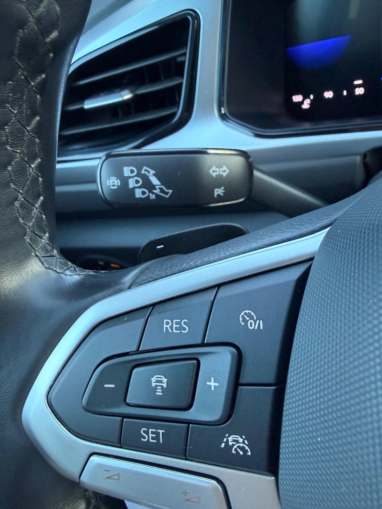 Volkswagen T-Roc 2.0 TDI SCR 150 CV DSG R-Line 2023