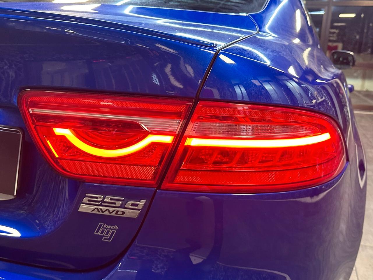 Jaguar XE 2.0 D 240 CV AWD aut. R-Sport