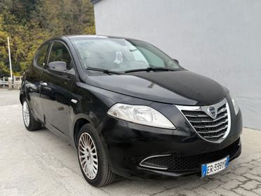 Lancia Ypsilon 1.3 MJT 5 porte ideale per neo