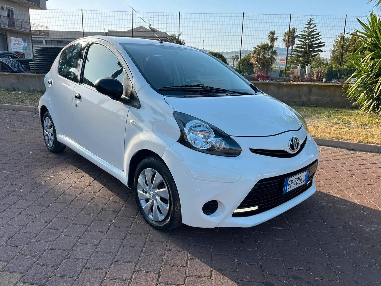 Toyota Aygo 1.0 12V VVT-i 5 porte Active Connect