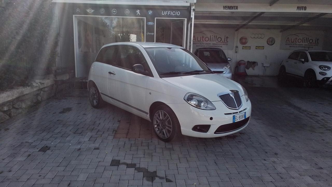 Lancia Ypsilon 1.2 69 CV Unyca