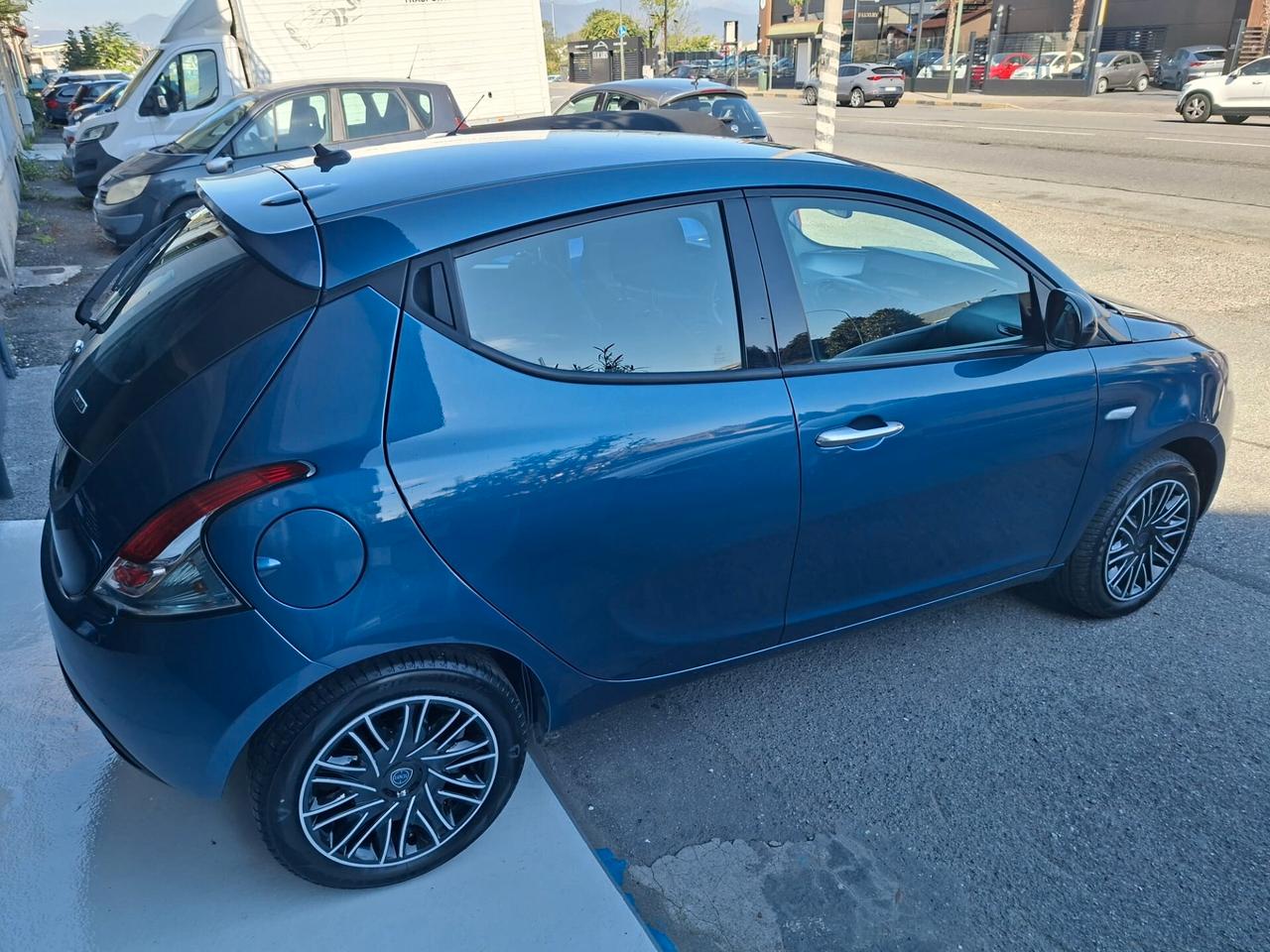 Lancia Ypsilon 1.0 FireFly 5 porte S&S Hybrid Silver - Vettura aziendale, unico proprietario.