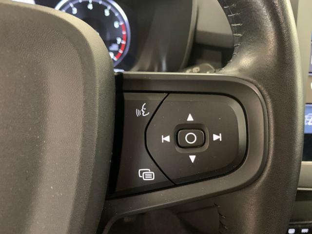 VOLVO XC40 T2 Momentum Core
