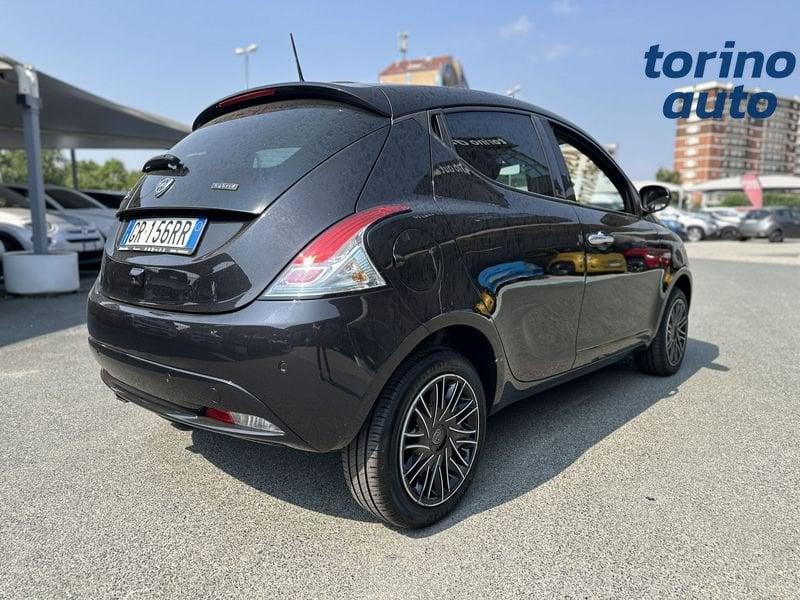Lancia Ypsilon 1.0 FireFly 70cv Hybrid Silver