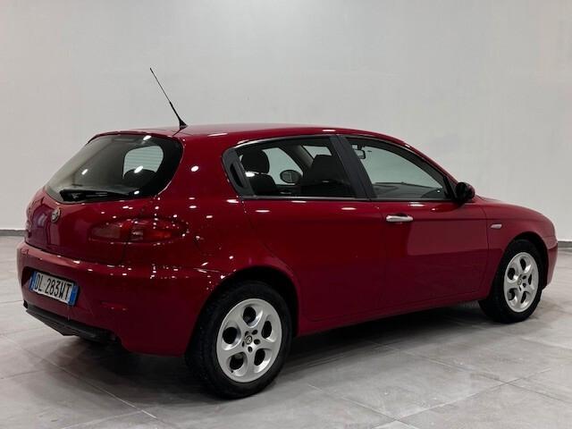 Alfa Romeo 147 1.9 JTD M-JET 16V 5 porte Black Line