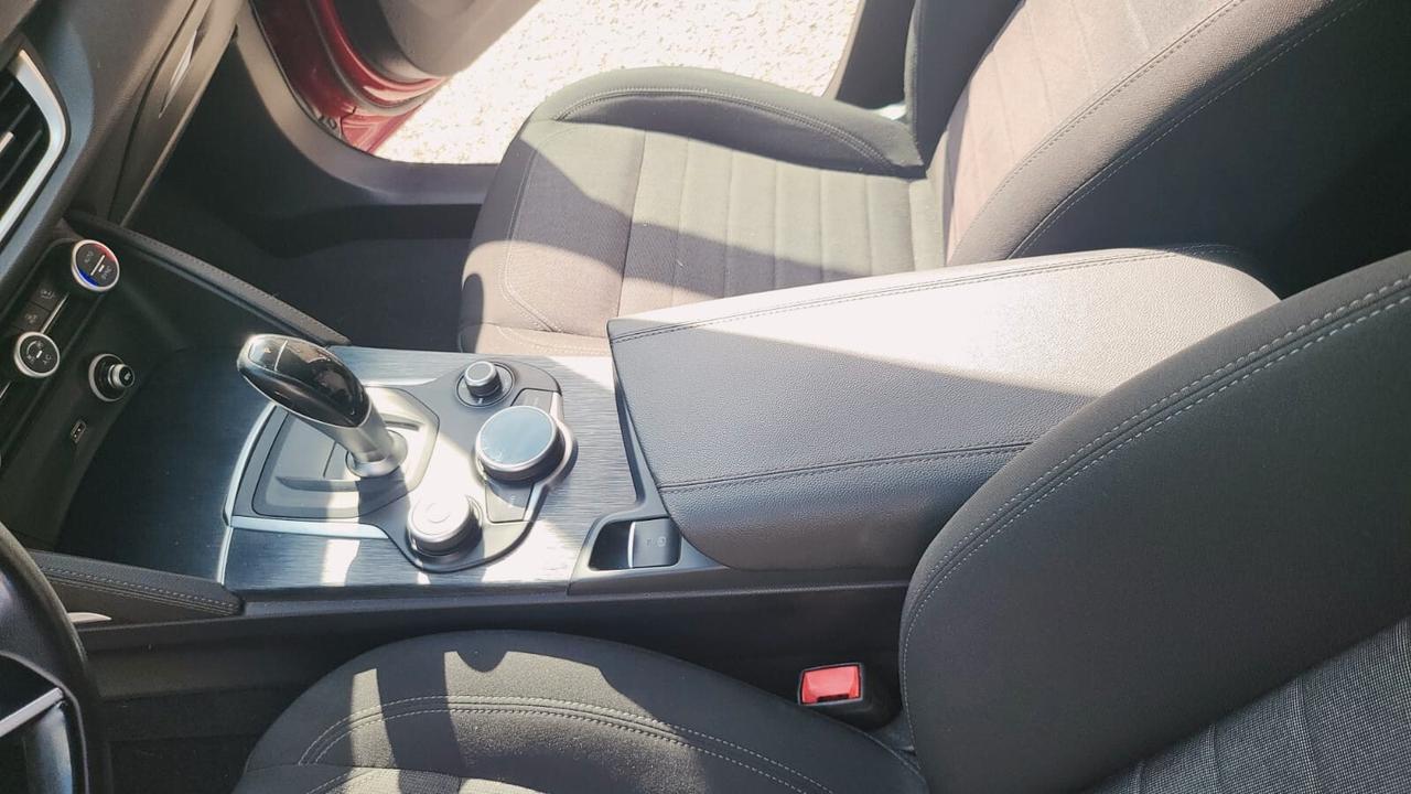 Alfa Romeo Stelvio 2.2 Turbodiesel 160 CV AT8 RWD Business