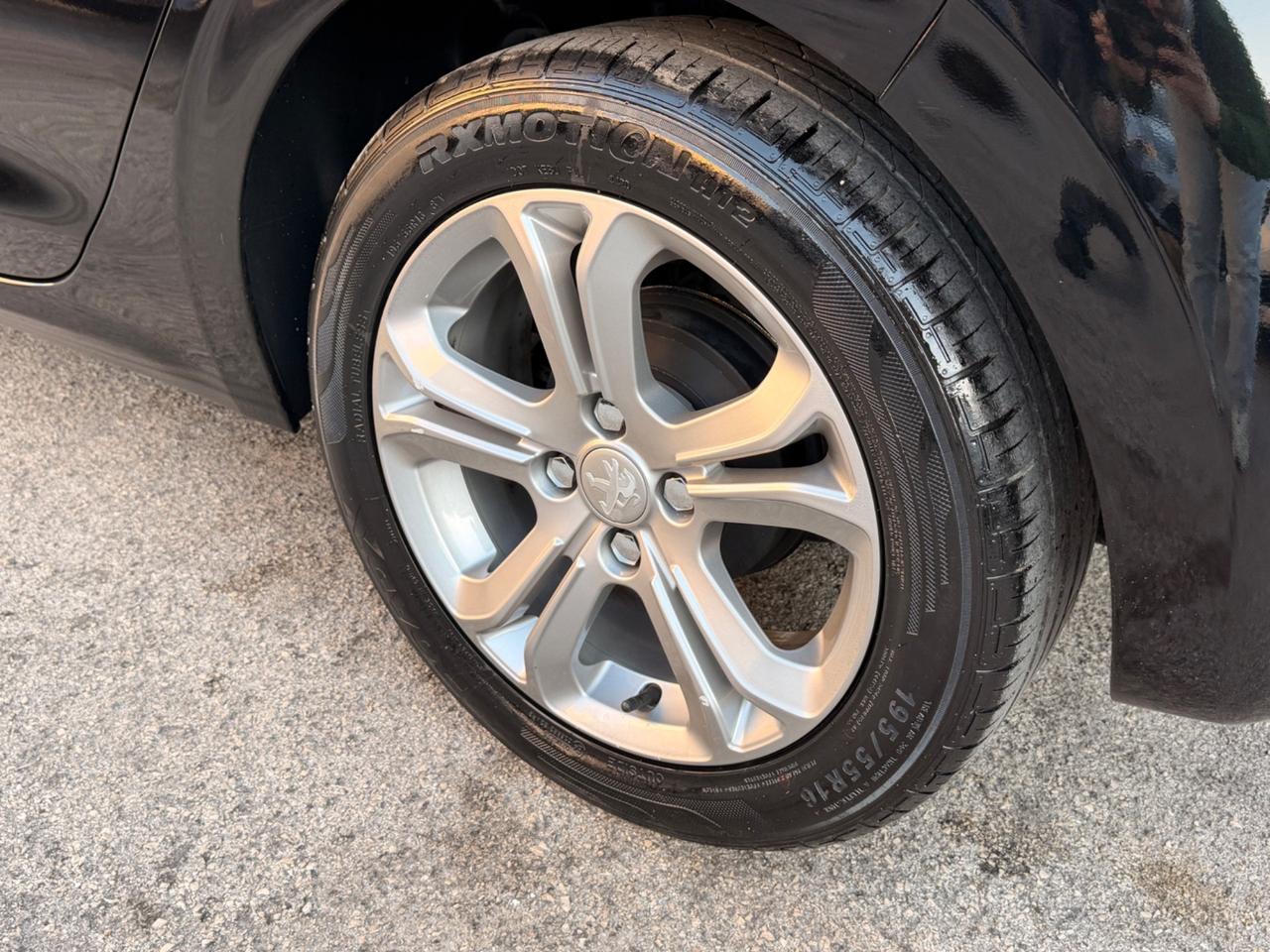 Peugeot 208 1.4 HDi 68CV Allure NAVI