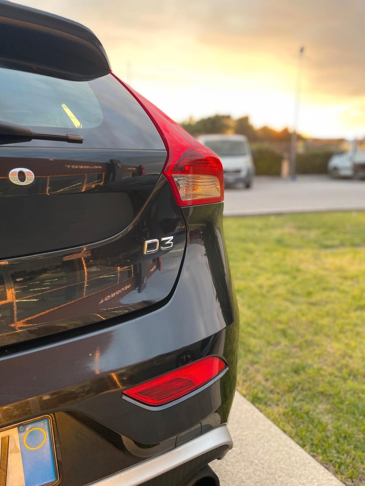 Volvo V40 D3 Geartronic R-design Momentum