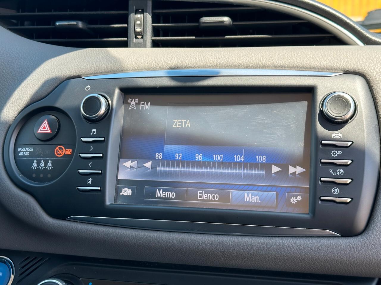 TOYOTA Yaris 1.5 Hybrid 5 porte Business