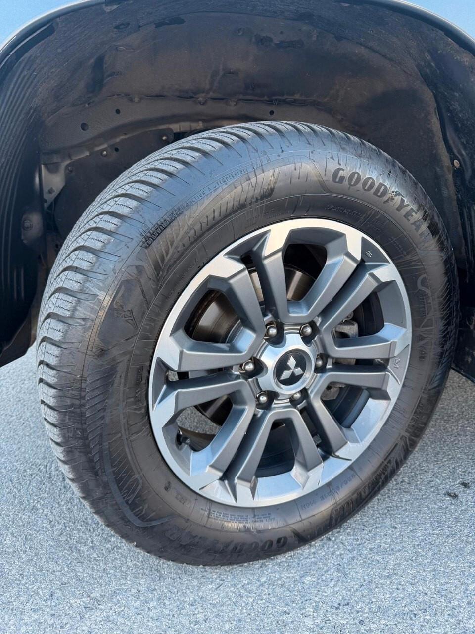 Mitsubishi L200 2.3 D Double Cab 4x4 Super Select P2 Intouch Intense