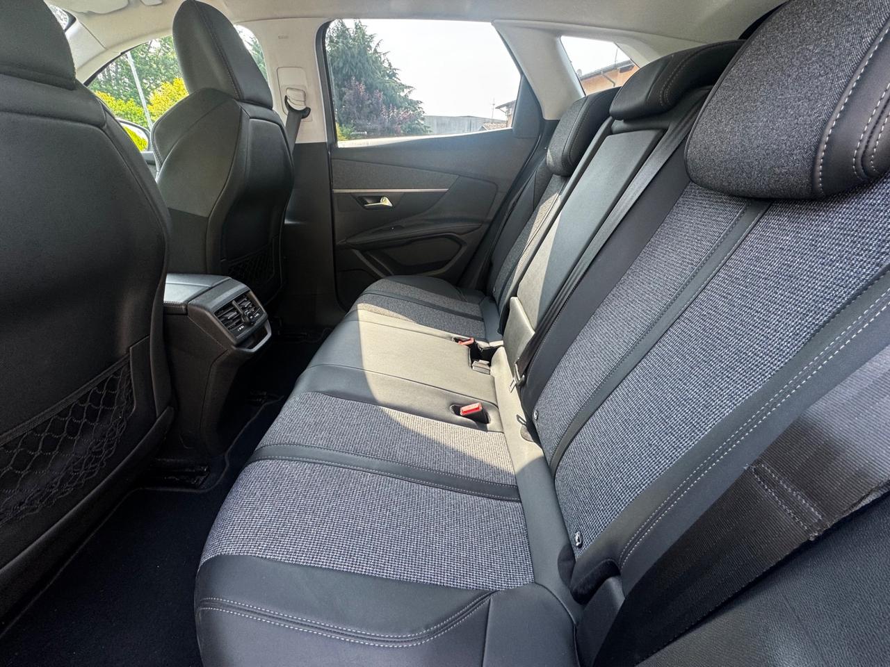 Peugeot 3008 BlueHDi 120 S&S Business