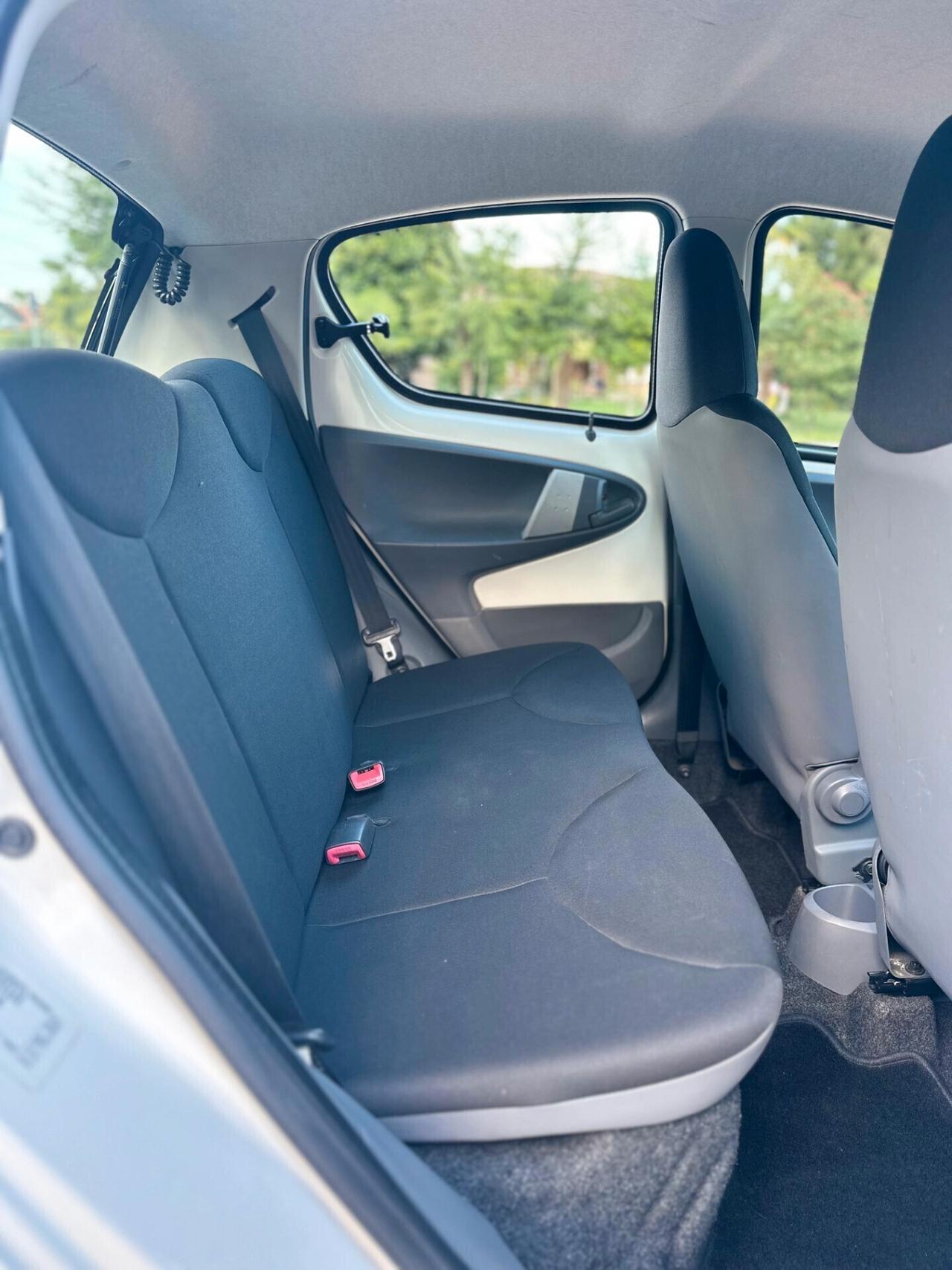 Toyota Aygo 1.0 12V VVT-i 5 porte Deep Ocean Connect