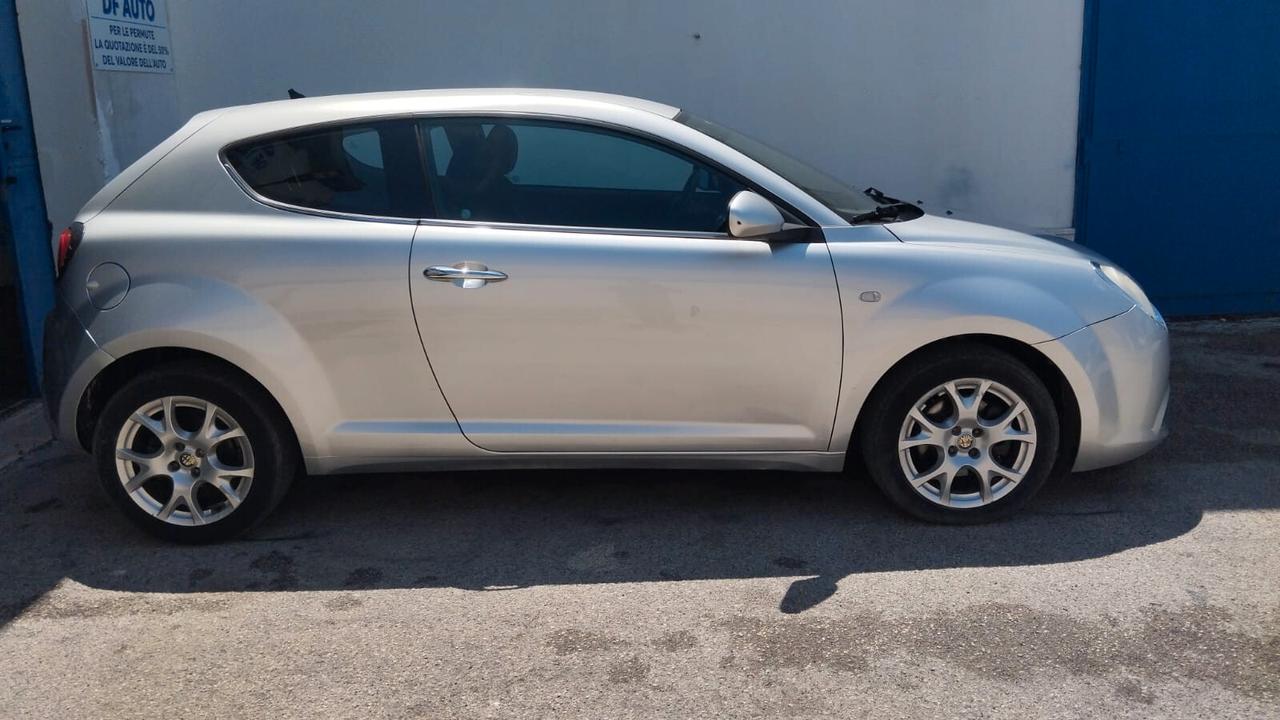 Alfa Romeo MiTo 1.6 JTDm 16V Distinctive Sport Pack