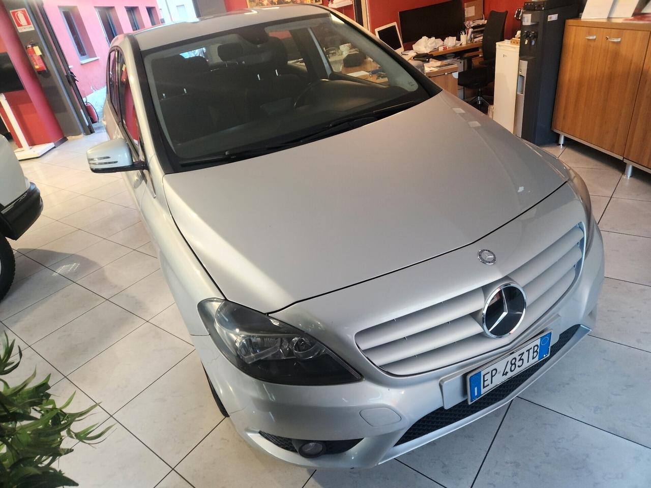 Mercedes-benz B 180