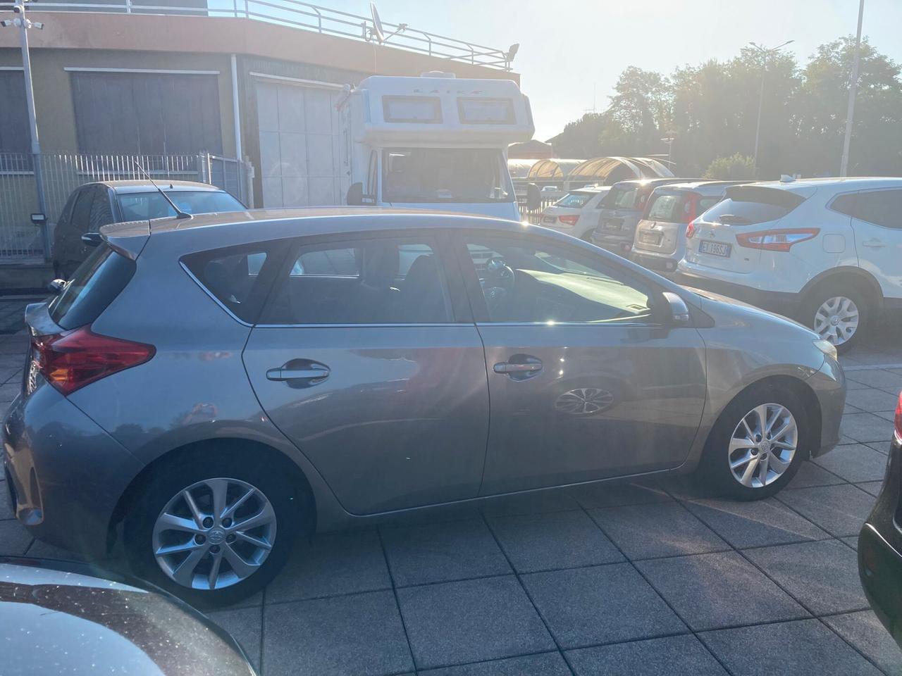 Toyota Auris 1.4 D-4D Lounge