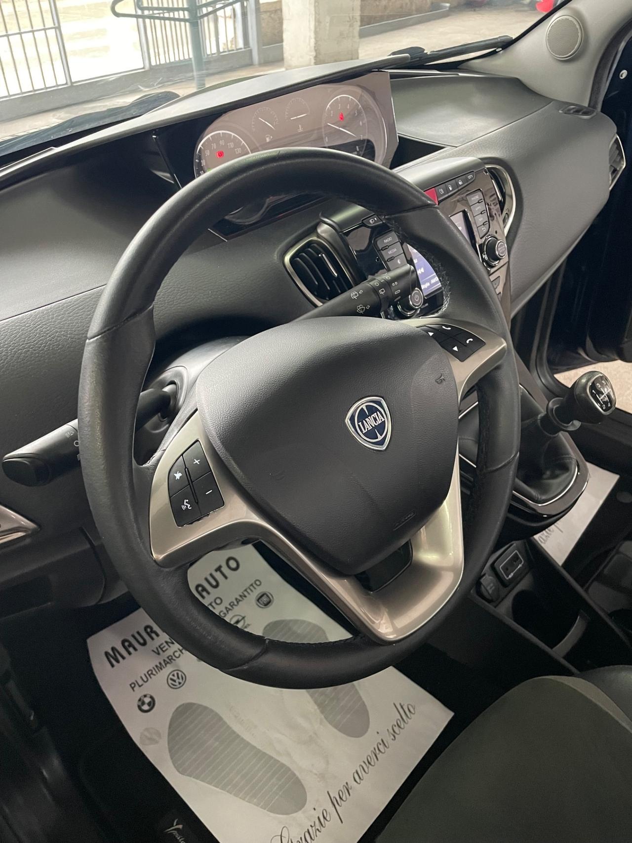 Lancia Ypsilon 1.2 69 CV 5 porte GPL Ecochic Unyca tetto nav sensori pelle