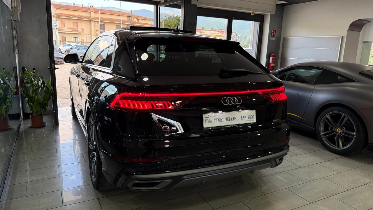 Audi Q8 55 TFSI e quattro Sport sline tetto