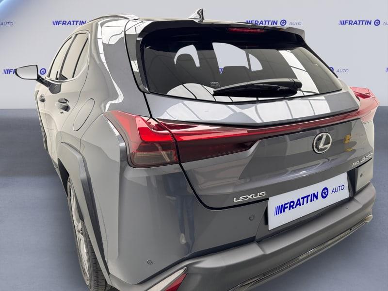LEXUS UX HYBRID 4WD DESIGN