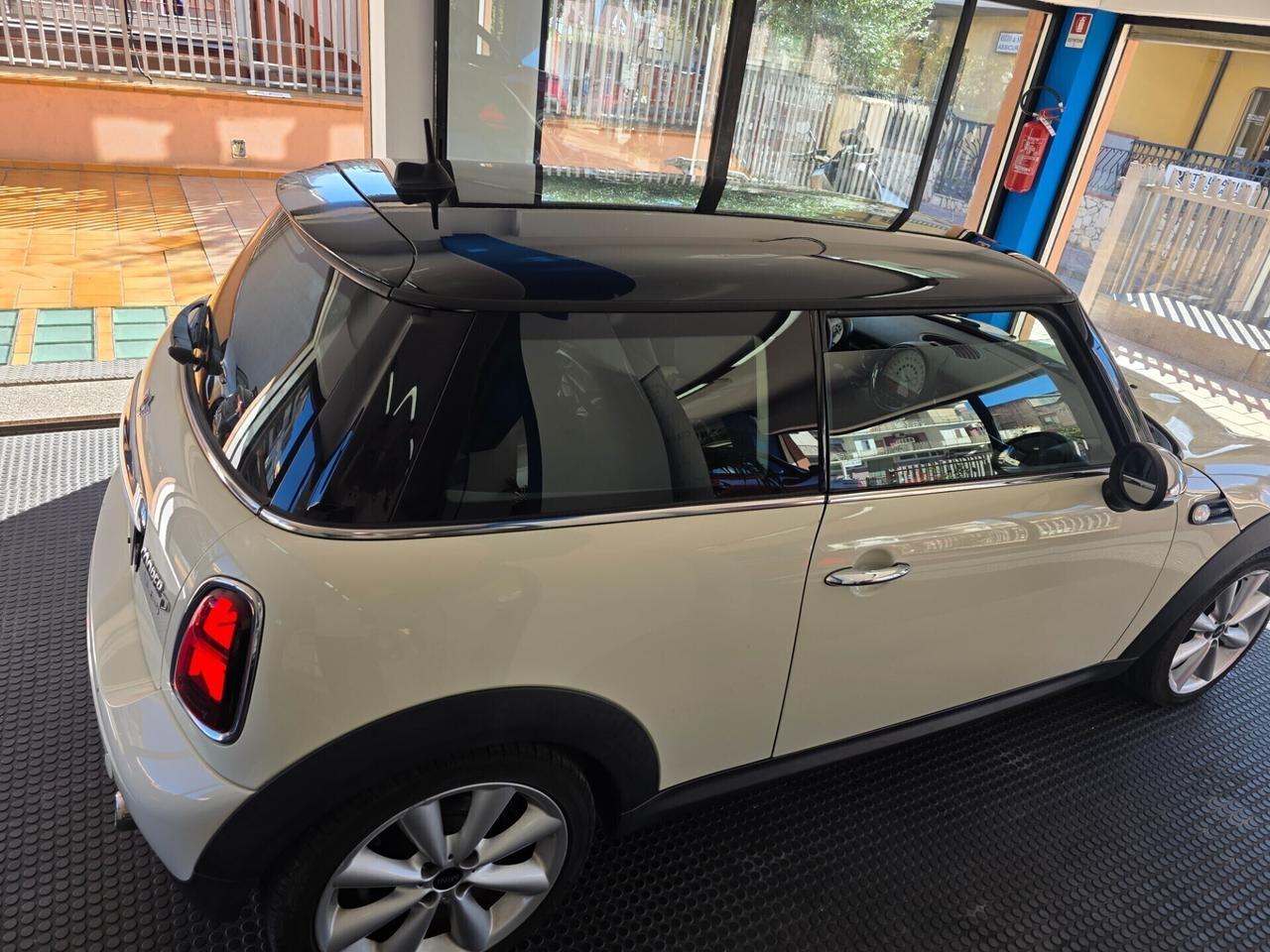 Mini 2.0 16V Cooper D AutOM 108000km FINANZ