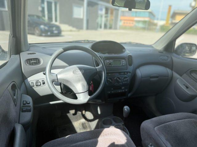 TOYOTA Yaris Verso 1.3i 16V cat Sol
