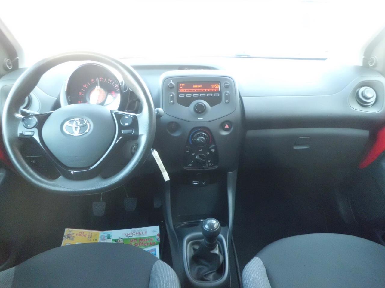 Toyota Aygo Connect 1.0 VVT-i 72 CV 5 porte x-clusiv red style MMT