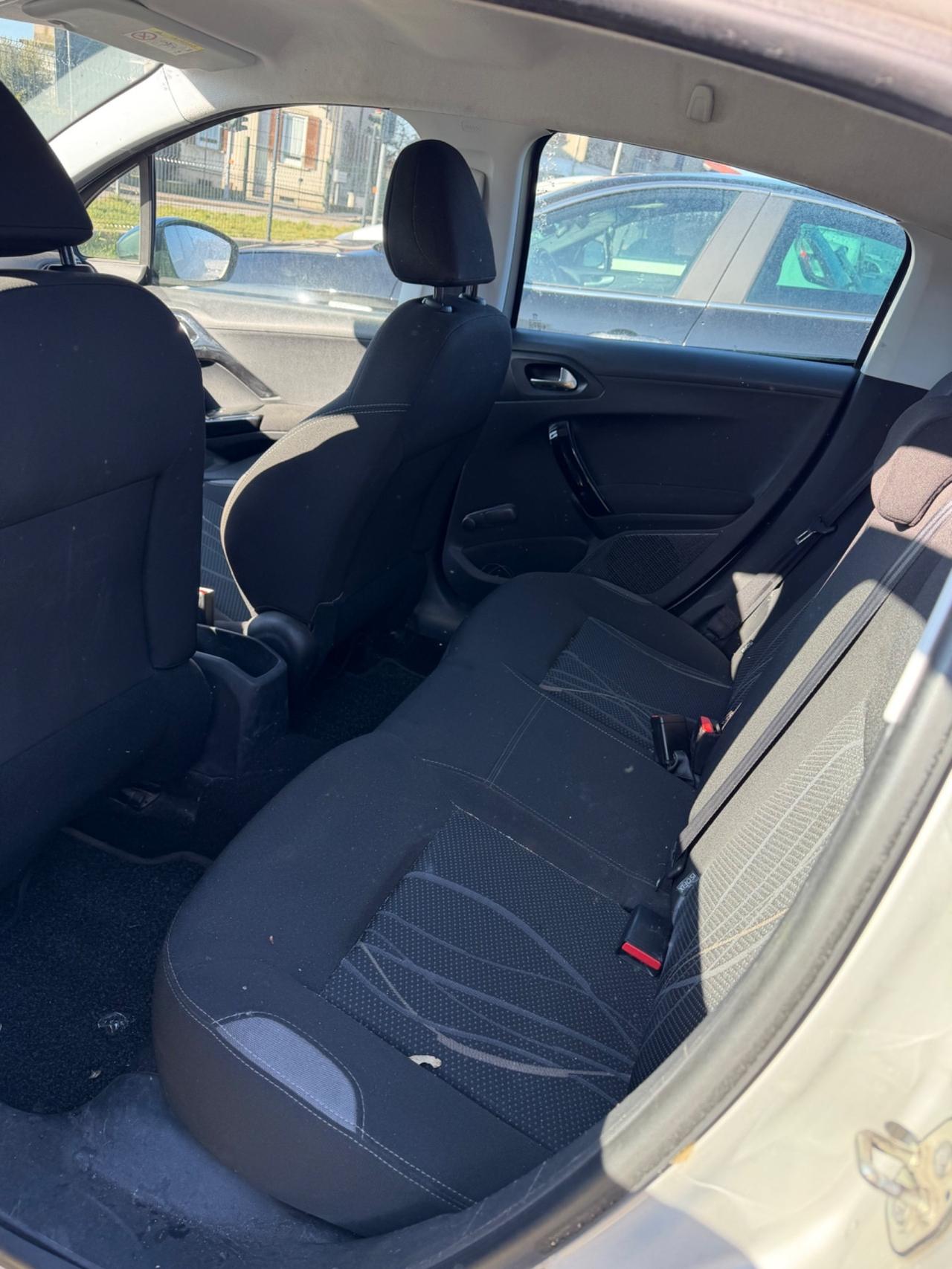 Peugeot 208 PureTech 82 5 porte Allure