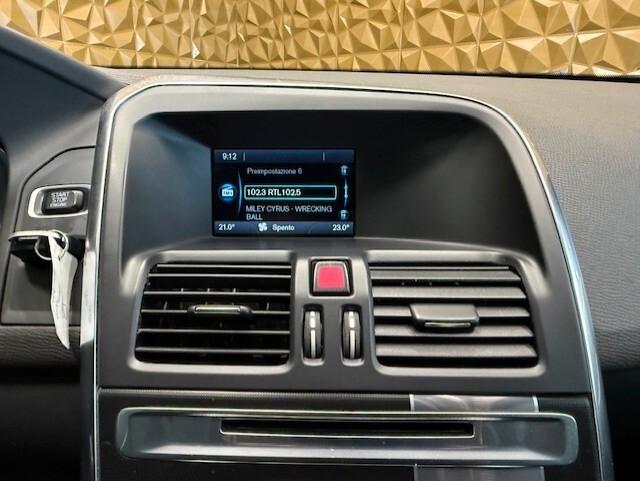 Volvo XC 60 XC60 2.4 d5 R-design Kinetic awd 220cv geartronic