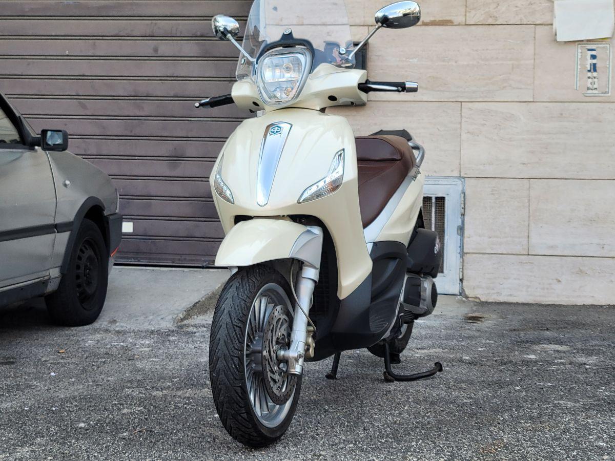 Piaggio - Beverly 300 - i.e.