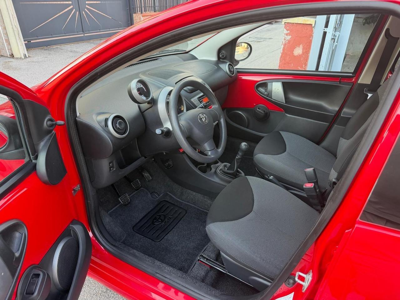 Toyota Aygo 1.0 12V VVT-i 5 porte Lounge Connect MMT
