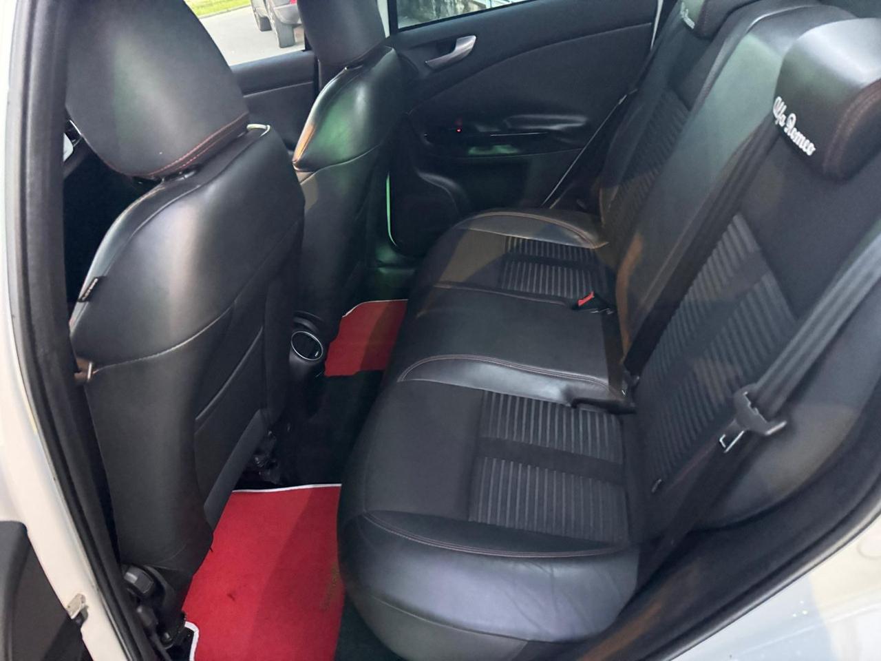 Alfa Romeo Giulietta Distinctive 1.75 TBi 16 #8054