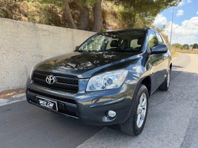 TOYOTA RAV 4 RAV4 2.2 D-4D Luxury CON GANCIO TRAINO