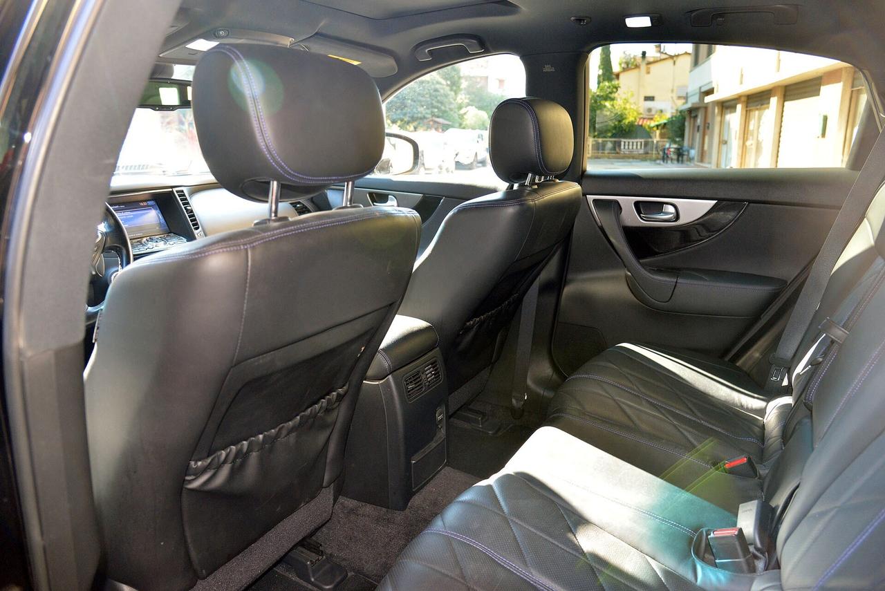 Infiniti QX70 3.0 diesel V6 AT S