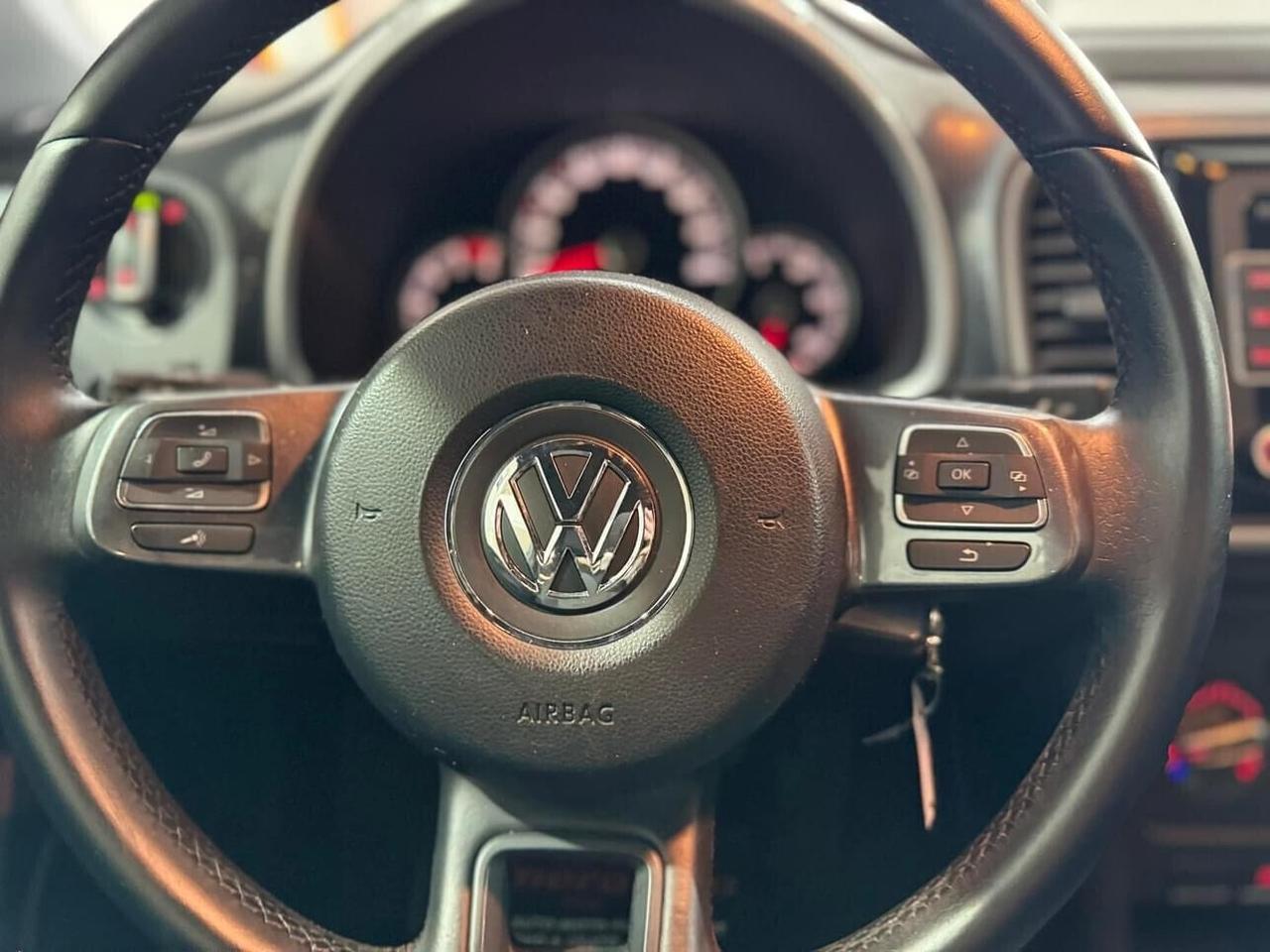 Volkswagen Maggiolino NEW BEETLE 1.6 TDI 105CV DESIGN 2012