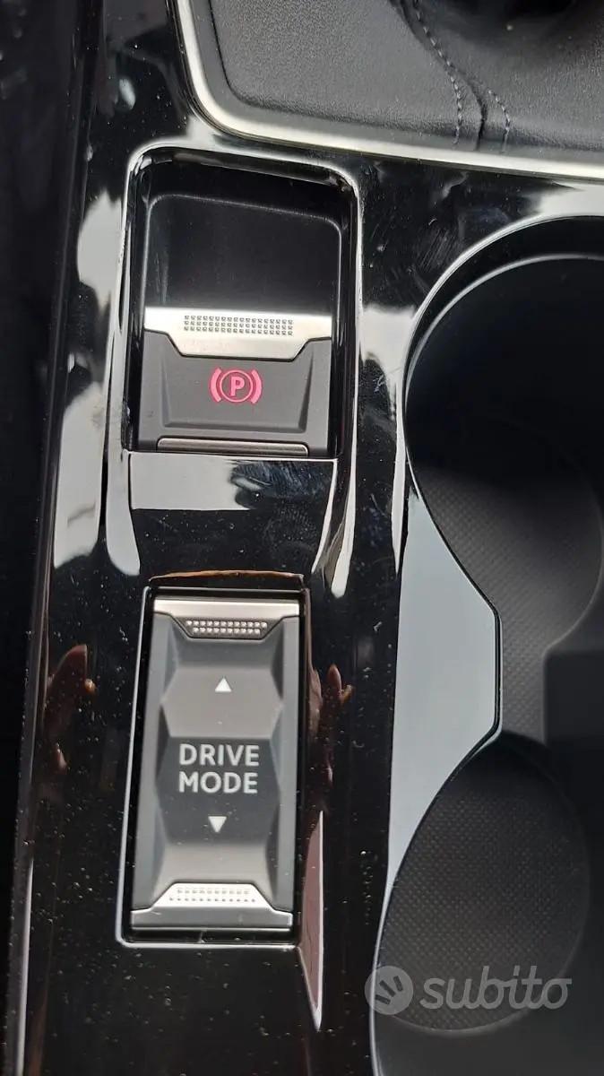 Peugeot 2008 1.2 Puretech 100 cv ALLURE