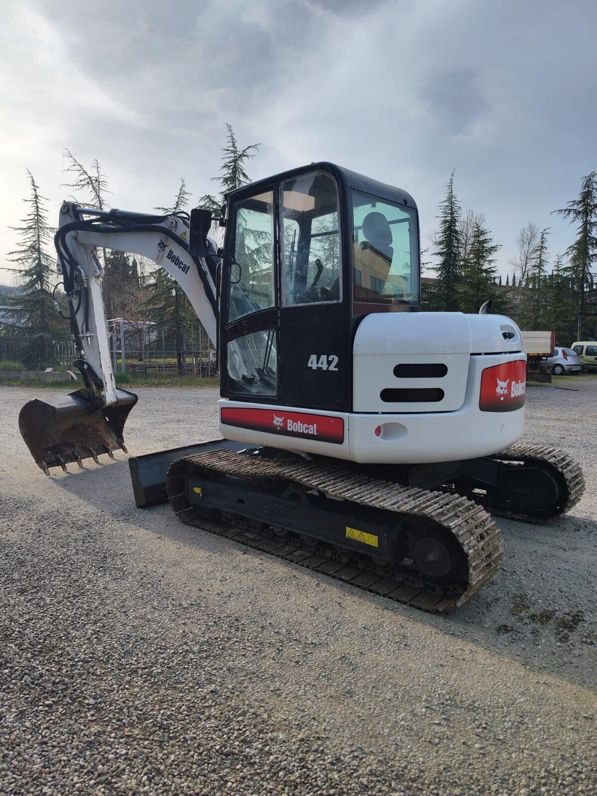 MIDI ESCAVATORE BOB CAT 442 con solo 2400 ore