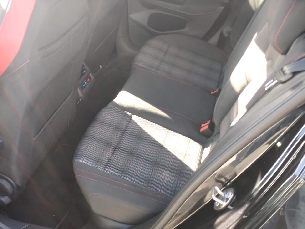 Volkswagen Golf GTI 2.0 TSI DSG