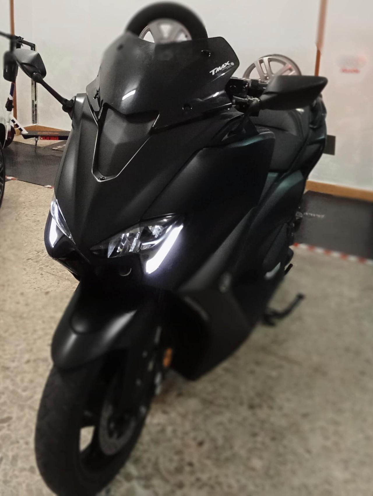 YAMAHA T MAX 2021