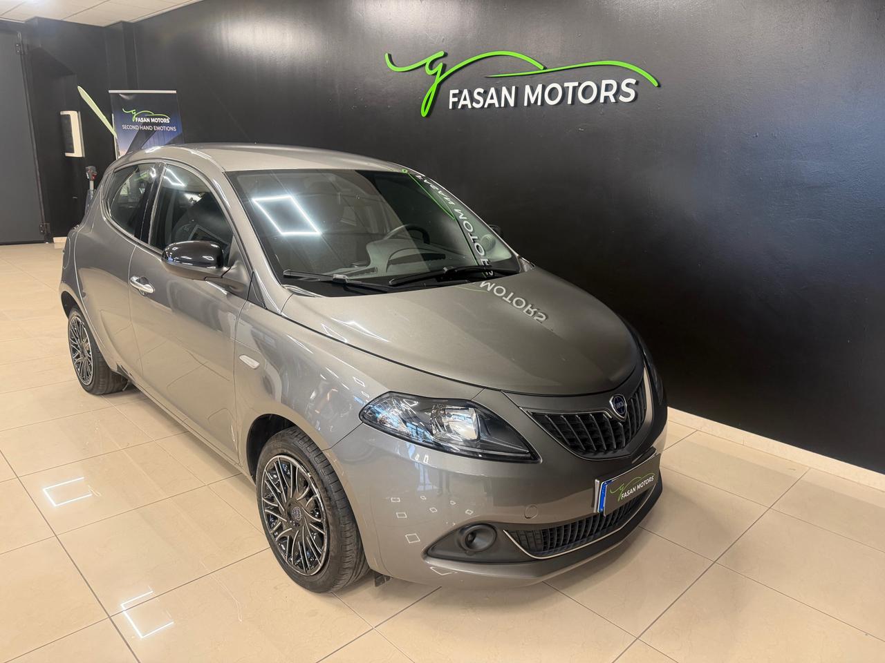 Lancia Ypsilon 1.0 firefly hybrid Silver Plus s&s 70cv