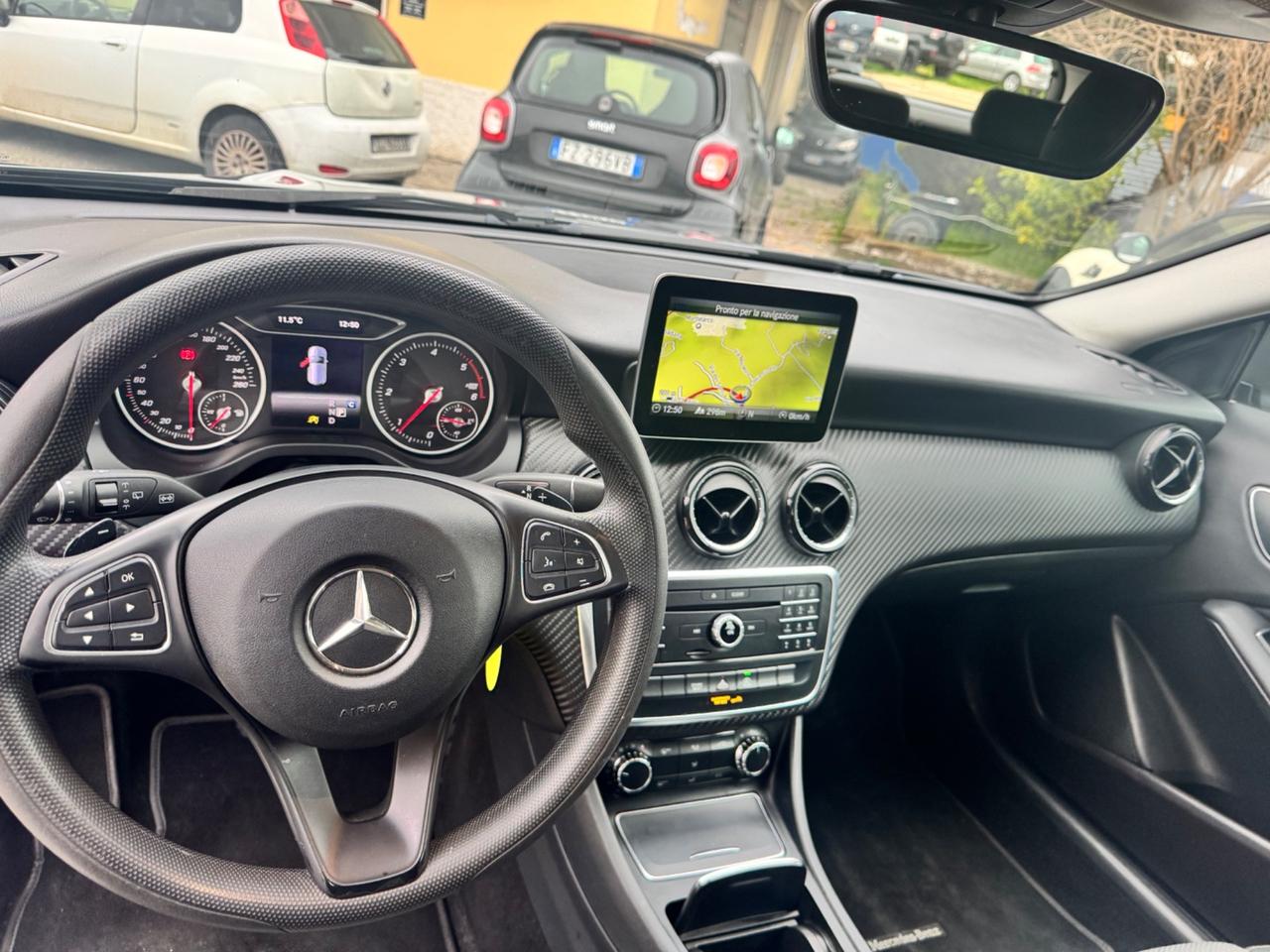Mercedes-benz GLA 180