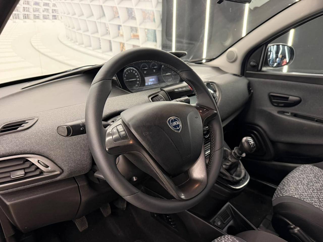 Lancia Ypsilon 1.0 HYBRID-LOUNGE-69CV-NEOPATENTATO-KM CERTIFICATI-12 MESI GARANZIA-PERMUTE