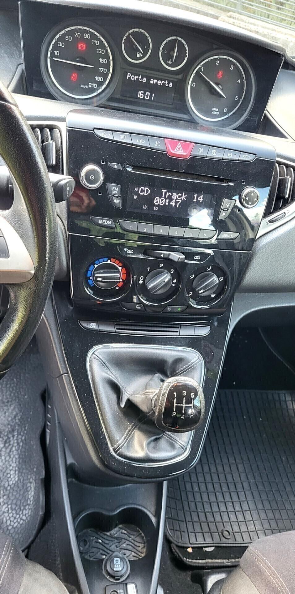 LANCIA Y 1,3 Mjet PLATINUM-UNICA PROPR-4 REVISIONI