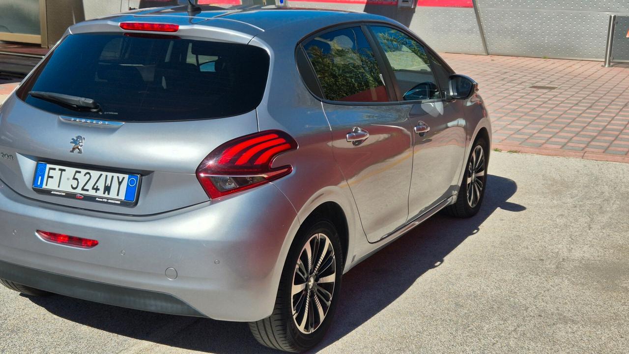 Peugeot 208 BlueHDi 100 S&S 5 porte Signature