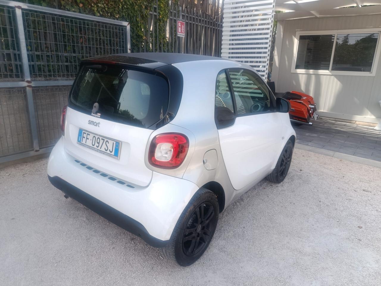 Smart ForTwo 70 1.0 twinamic Youngster l iper full pelle navi sedili riscaldabili