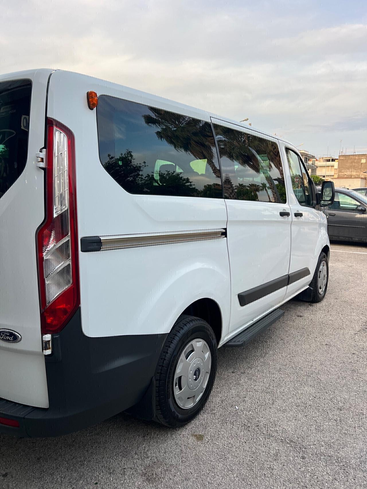Ford Transit Custom 9 posti 2.2 TDCi 105 cv