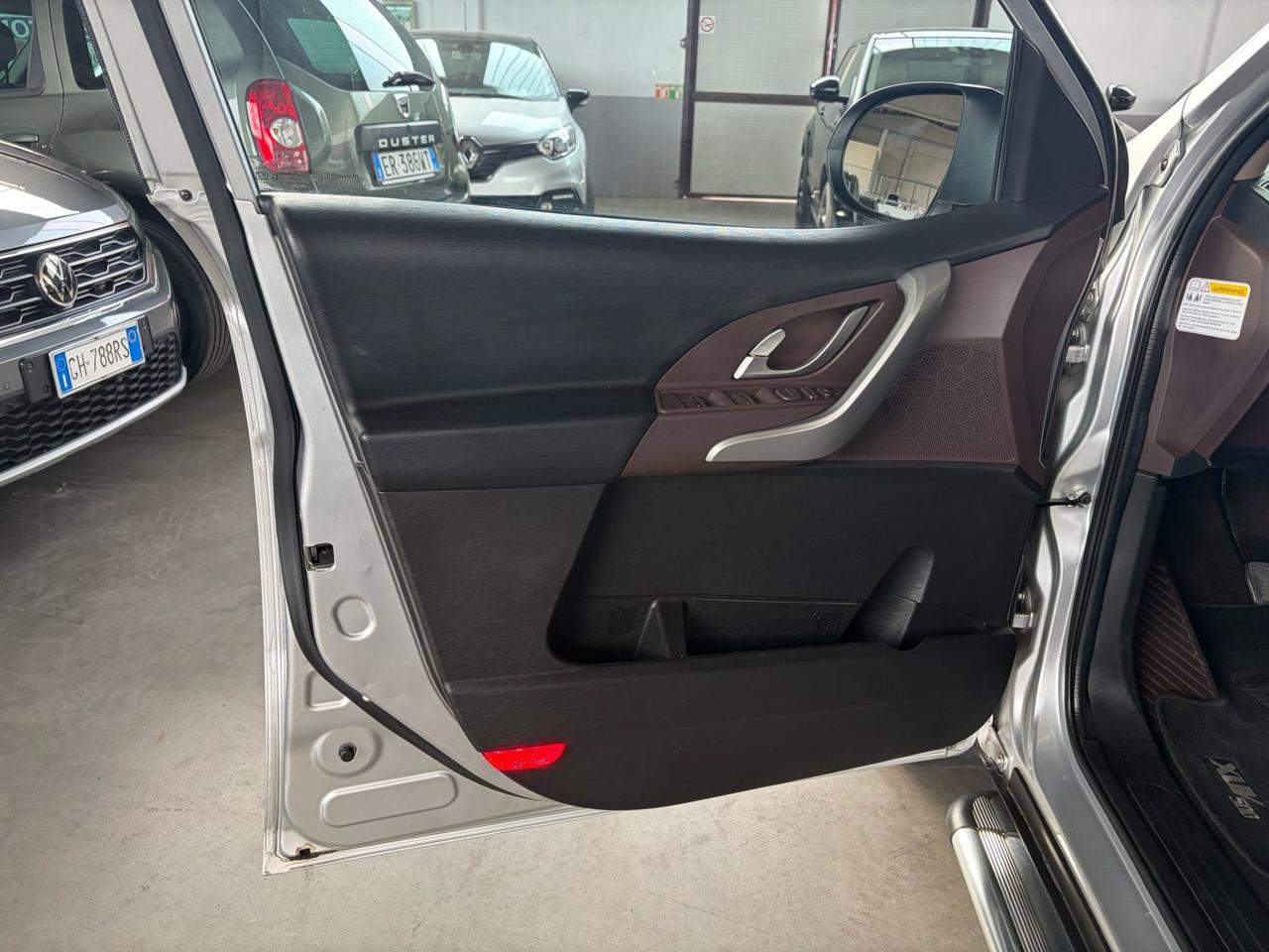Mahindra XUV500 2.2 16V AWD W8