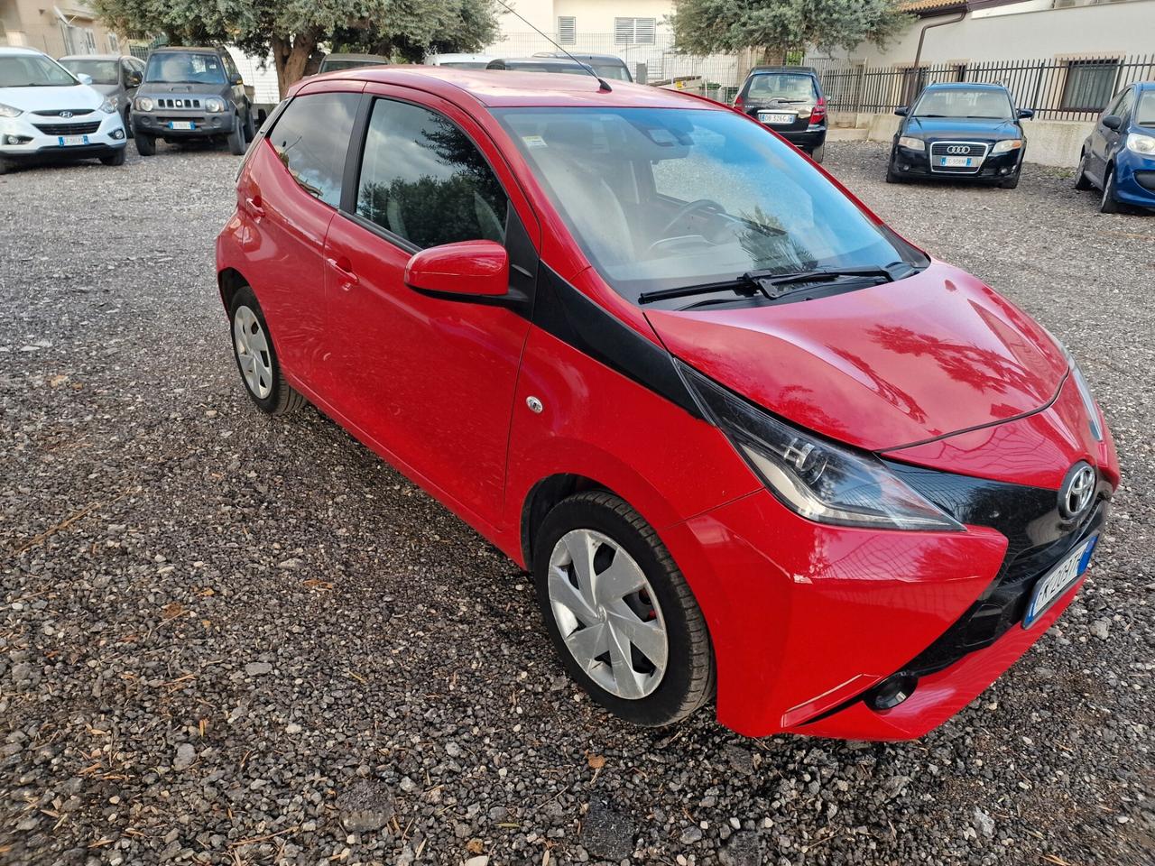 Toyota Aygo 1.0 VVT-i 69 CV 5 porte x-black TSS