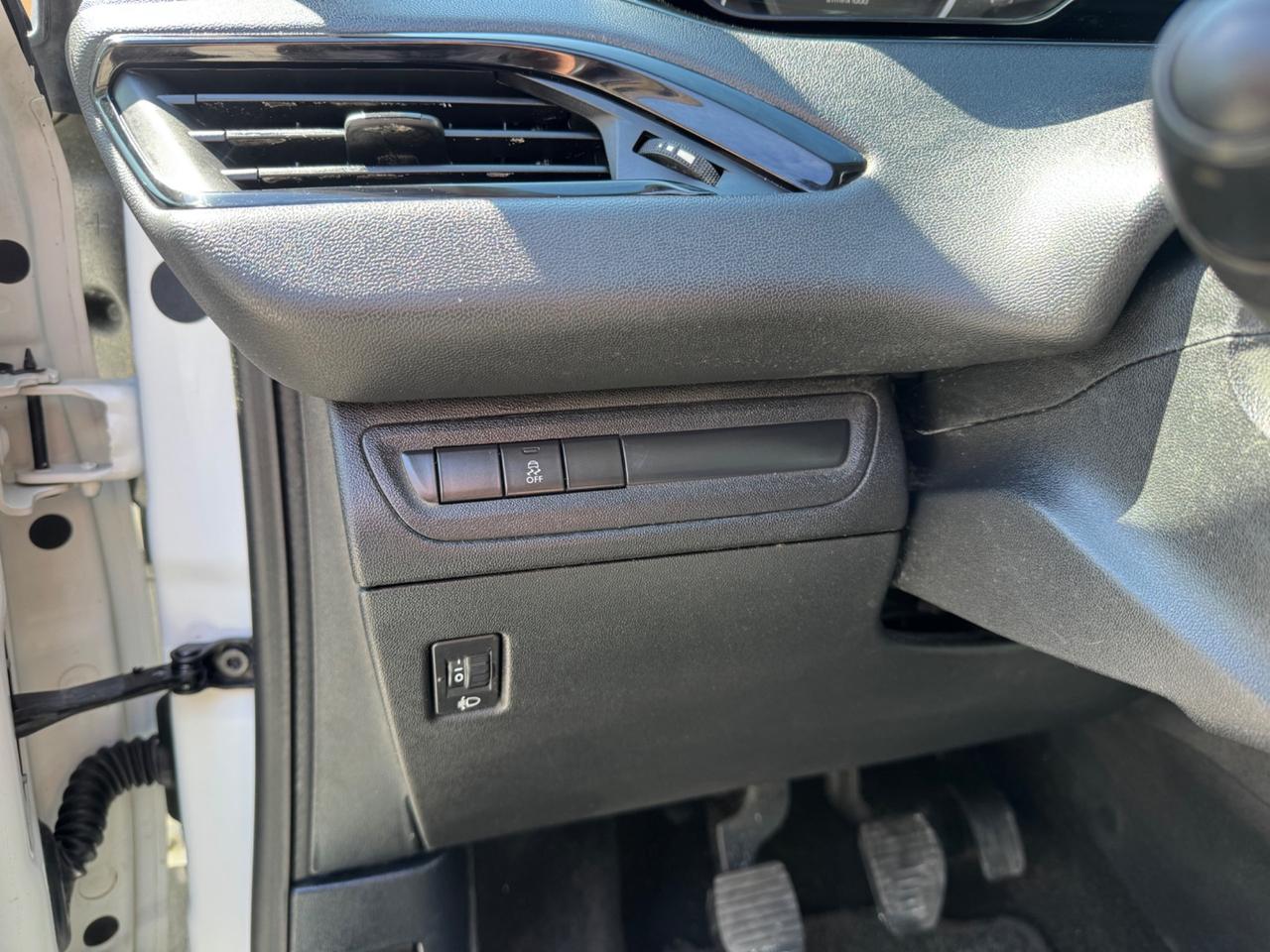 Peugeot 208 1.6 DIESEL 75CV 2015