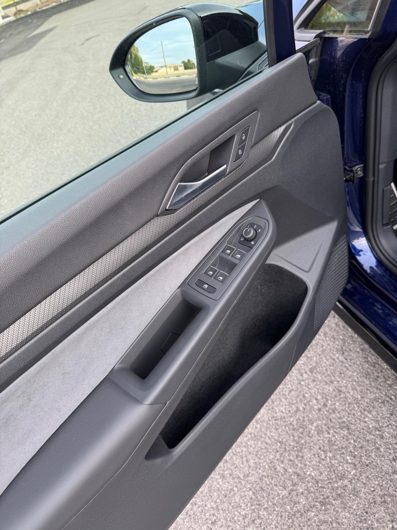 Volkswagen Golf 1.5 eTSI 150 CV EVO ACT DSG R-Line